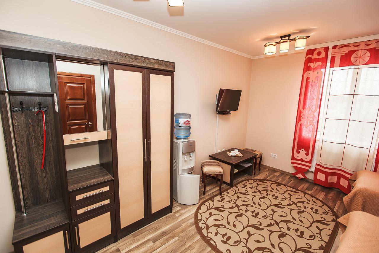 Slavyanskaya Hata Hotel Baranavichy Exterior foto