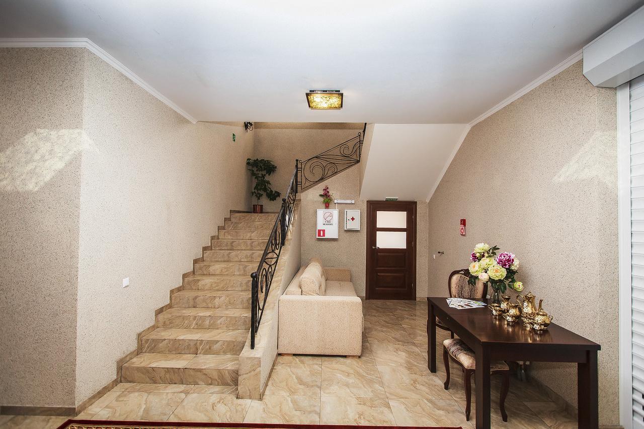 Slavyanskaya Hata Hotel Baranavichy Exterior foto