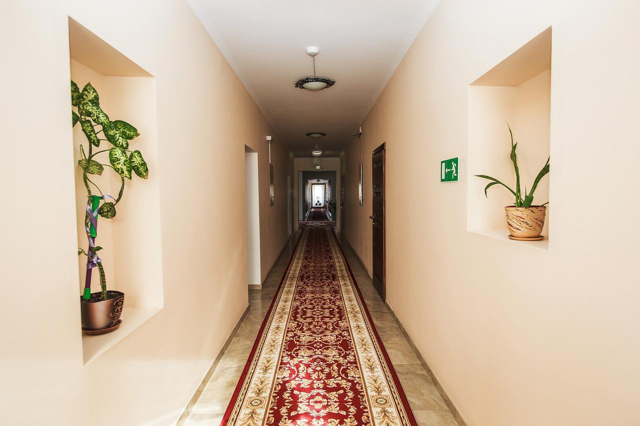 Slavyanskaya Hata Hotel Baranavichy Exterior foto