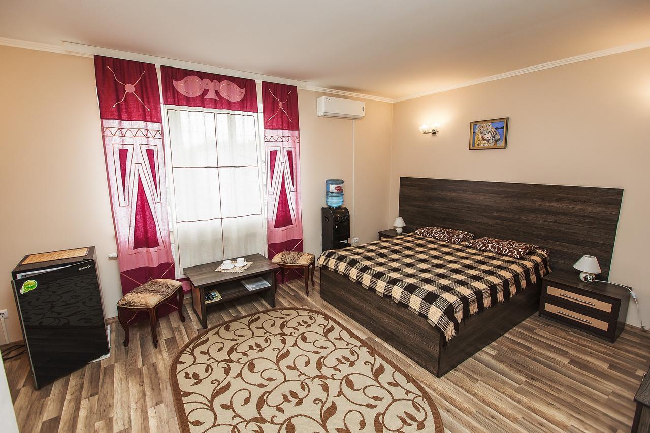 Slavyanskaya Hata Hotel Baranavichy Exterior foto