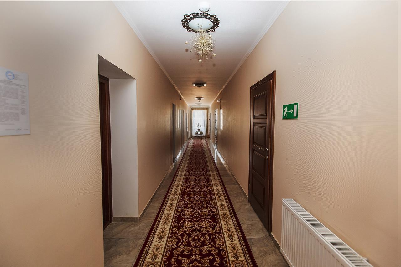 Slavyanskaya Hata Hotel Baranavichy Exterior foto